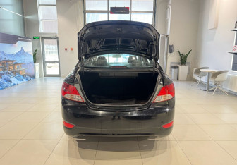 Подержанный автомобиль Hyundai Solaris Sedan 2013 года (9 фото)