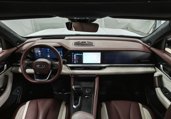 Подержанный автомобиль Geely Monjaro 2023 года (12 фото)