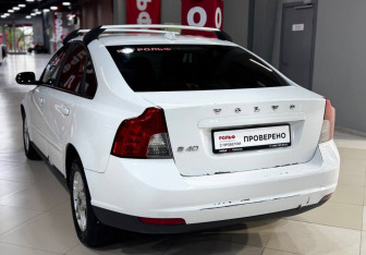Подержанный автомобиль Volvo S40 2008 года (6 фото)