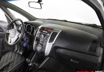 Подержанный автомобиль Kia Venga 2013 года (13 фото)