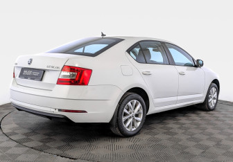Подержанный автомобиль Skoda Octavia Liftback 2018 года (5 фото)