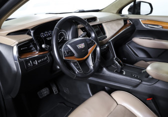 Подержанный автомобиль Cadillac XT5 2016 года (15 фото)