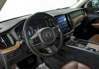 Подержанный автомобиль Volvo XC60 2019 года (13 фото)