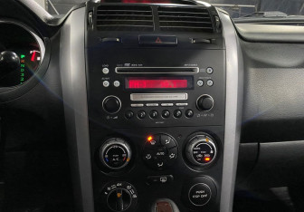 Подержанный автомобиль Suzuki Grand Vitara 2007 года (13 фото)