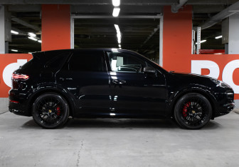 Подержанный автомобиль Porsche Cayenne 2021 года (4 фото)