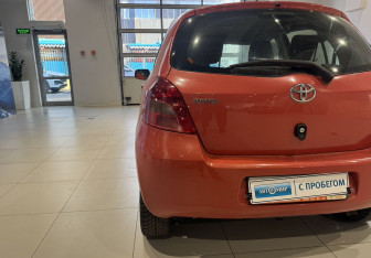 Подержанный автомобиль Toyota Yaris Hatchback 2007 года (7 фото)