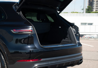 Подержанный автомобиль Porsche Cayenne 2020 года (14 фото)