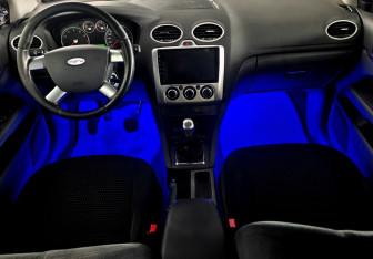 Подержанный автомобиль Ford Focus Sedan 2005 года (9 фото)