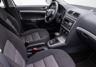 Подержанный автомобиль Skoda Octavia Wagon 2012 года (9 фото)