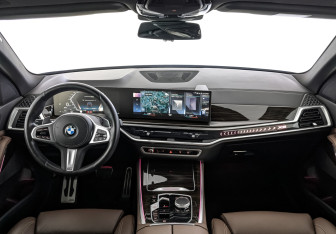 Подержанный автомобиль BMW X5 2023 года (14 фото)