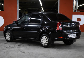 Подержанный автомобиль Renault Logan Sedan 2011 года (7 фото)