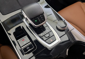 Подержанный автомобиль Omoda C5 2023 года (15 фото)