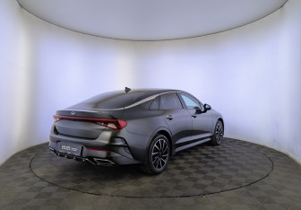 Подержанный автомобиль Kia K5 2020 года (5 фото)