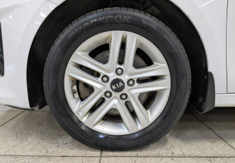 Подержанный автомобиль Kia Ceed Hatchback 2019 года (12 фото)
