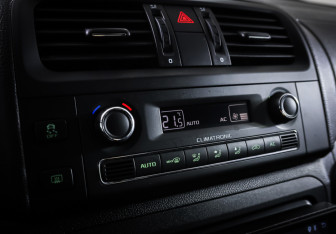 Подержанный автомобиль Skoda Fabia Hatchback 2012 года (14 фото)