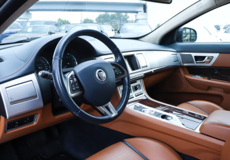 Подержанный автомобиль Jaguar XF Sedan 2012 года (13 фото)