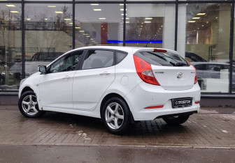 Подержанный автомобиль Hyundai Solaris Hatchback 2015 года (6 фото)