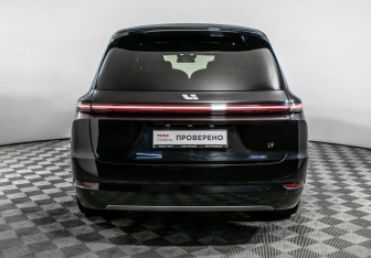 Подержанный автомобиль LiXiang L9 2023 года (6 фото)