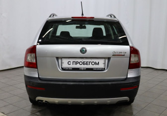 Подержанный автомобиль Skoda Octavia Wagon 2012 года (5 фото)