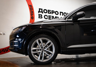 Подержанный автомобиль Audi Q7 2019 года (37 фото)
