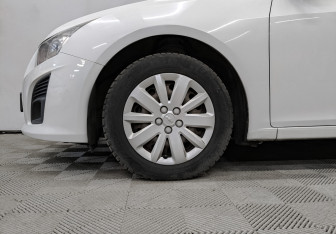 Подержанный автомобиль Chevrolet Cruze Sedan 2014 года (17 фото)