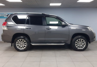 Подержанный автомобиль Toyota Land Cruiser Prado 2011 года (4 фото)