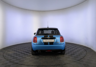 Подержанный автомобиль MINI Hatch 2017 года (6 фото)