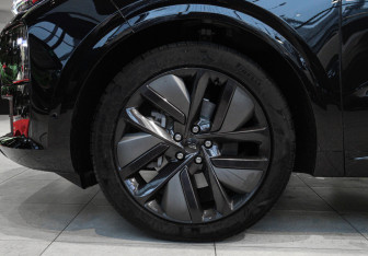 Подержанный автомобиль LiXiang L6 2024 года (20 фото)