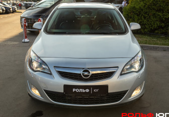 Подержанный автомобиль Opel Astra Hatchback 2011 года (19 фото)