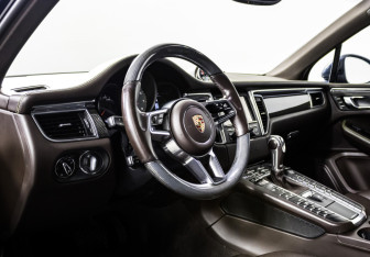 Подержанный автомобиль Porsche Macan 2015 года (13 фото)