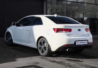 Подержанный автомобиль Kia Cerato Coupe 2011 года (6 фото)