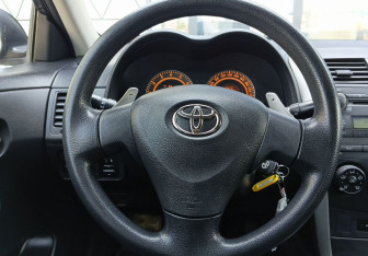 Подержанный автомобиль Toyota Corolla Sedan 2008 года (12 фото)