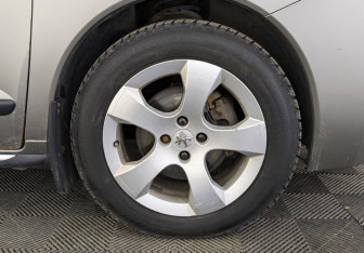 Подержанный автомобиль Peugeot 3008 2012 года (12 фото)