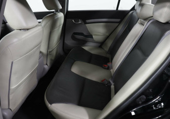 Подержанный автомобиль Honda Civic Sedan 2012 года (12 фото)