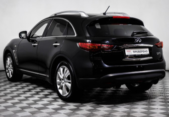Подержанный автомобиль Infiniti QX70 2014 года (7 фото)