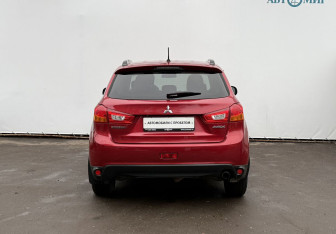 Подержанный автомобиль Mitsubishi ASX 2014 года (6 фото)