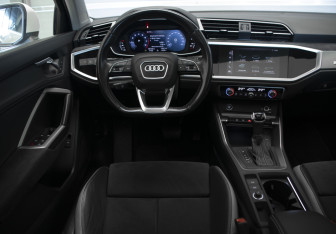 Подержанный автомобиль Audi Q3 2021 года (9 фото)
