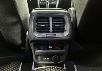 Подержанный автомобиль Volkswagen Tiguan 2021 года (15 фото)