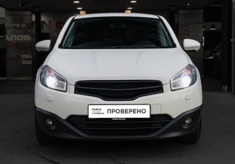 Подержанный автомобиль Nissan Qashqai 2012 года (2 фото)