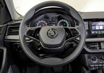 Подержанный автомобиль Skoda Rapid Liftback 2020 года (20 фото)