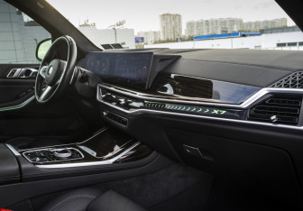 Подержанный автомобиль BMW X7 2022 года (16 фото)