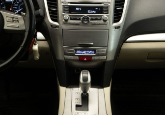 Подержанный автомобиль Subaru Legacy Sedan 2011 года (18 фото)