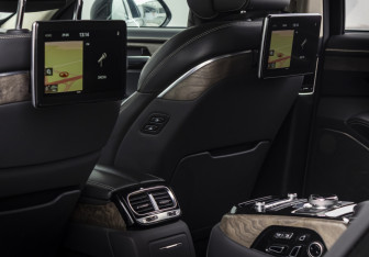 Подержанный автомобиль Genesis G90 2019 года (17 фото)