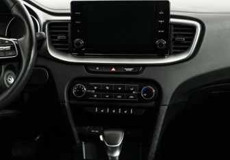 Подержанный автомобиль Kia Ceed Hatchback 2022 года (13 фото)