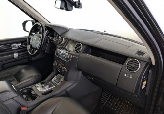 Подержанный автомобиль Land Rover Discovery 2016 года (11 фото)