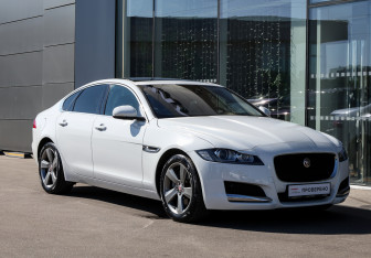 Подержанный автомобиль Jaguar XF Sedan 2018 года (3 фото)
