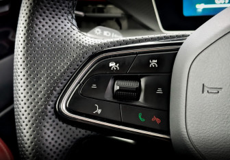 Подержанный автомобиль Geely Coolray 2024 года (30 фото)