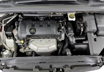 Подержанный автомобиль Peugeot 308 Hatchback 2011 года (9 фото)