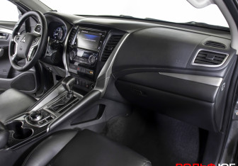 Подержанный автомобиль Mitsubishi Pajero Sport 2019 года (9 фото)