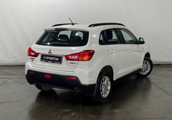 Подержанный автомобиль Mitsubishi ASX 2011 года (5 фото)